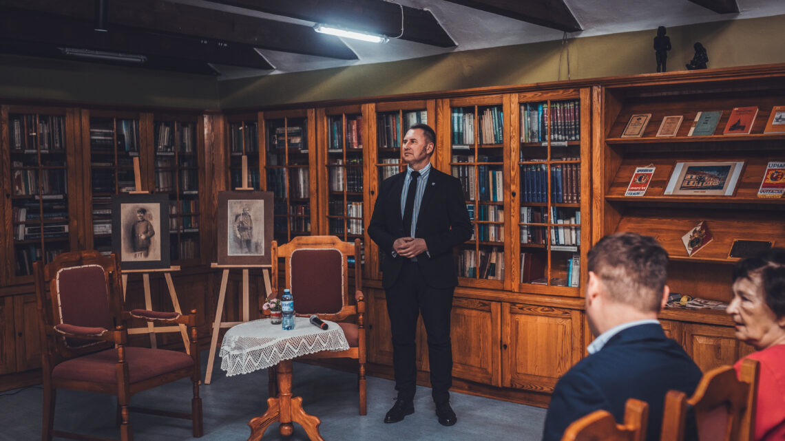 Prelekcja historyczna w lipiańskiej bibliotece